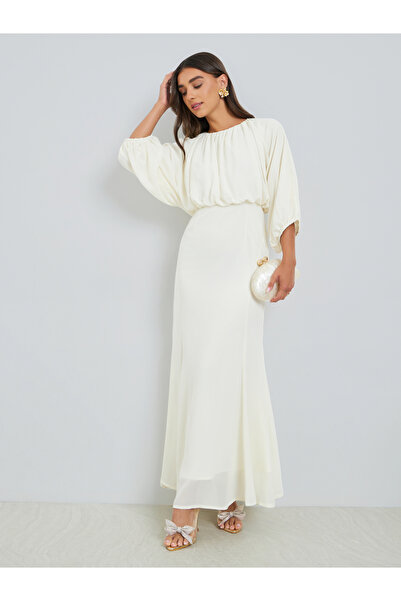 Styli فستان ماكسي كريمي اللون بتصميم حورية البحر