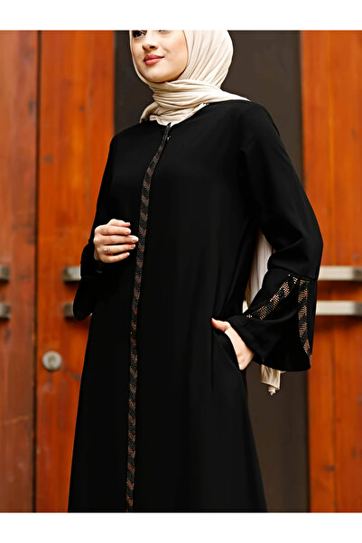 Take Two By Styli عباية سوداء مزينة بتصميم A-قَصّة على شكل A