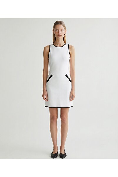 Yargıcı Düz Bisiklet Yaka Kolsuz Kol Elbise