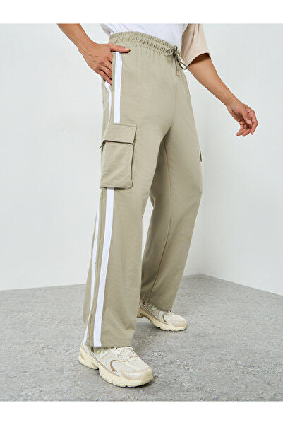 Styli Men Striped Oversized Cargo Joggers