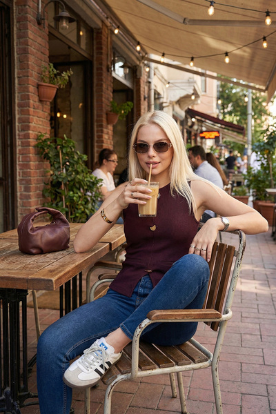 Lela Εφαρμοστή Μπλούζα με Λαιμόκοψη Ποδηλάτου Λεπτομέρεια με αξεσουάρ BLUZ 58...