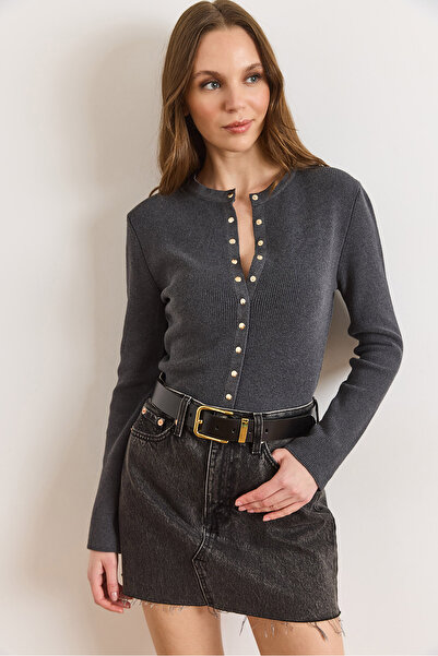 Olalook بلوزة نسائية من التريكو الناعم ذات ياقة دائرية وأزرار أمامية BLZ-1900...