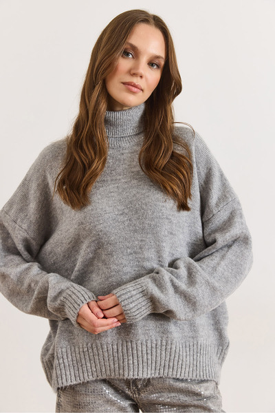 Olalook Women's Gray Turtleneck Soft Textured Bat Knitwear Sweater Kzk-19001036