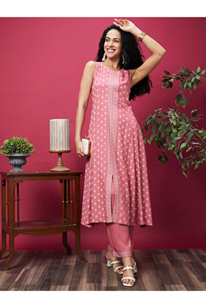 Globus By Styli Floral Print Flared Hem A-Line Kurta and Elasticated Trousers...