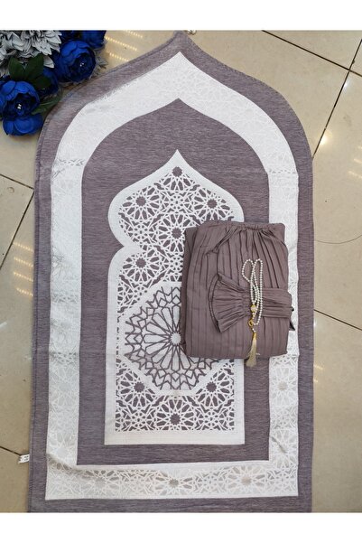 RUG طقم متكامل بسجادة بنفسجية فاتحة مع نقوش بيضاء وشرشف صلاة بلون موف داكن وأ...