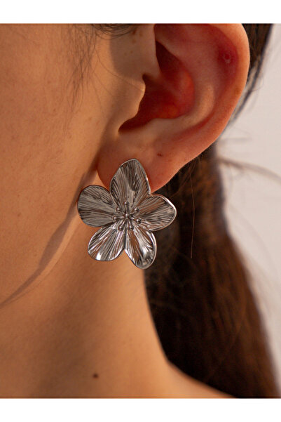 Take Two By Styli Floral Stud Earrings