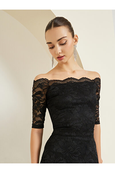 Styli Black Off-Shoulder Fitted Lace Top