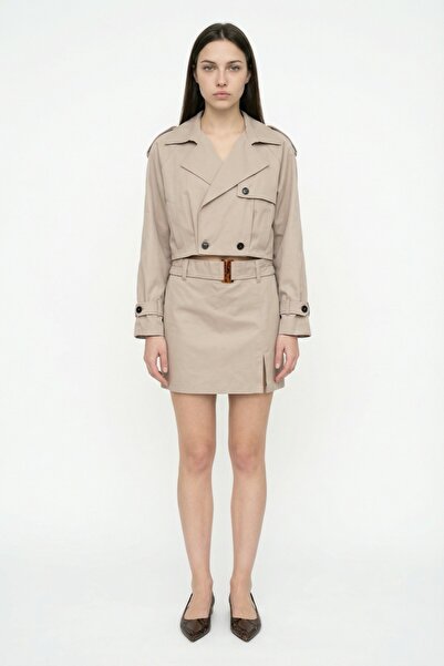 Quzu Κοντή καμπαρντίνα με διπλό γιακά και επωνυμία, σε μπεζ χρώμα