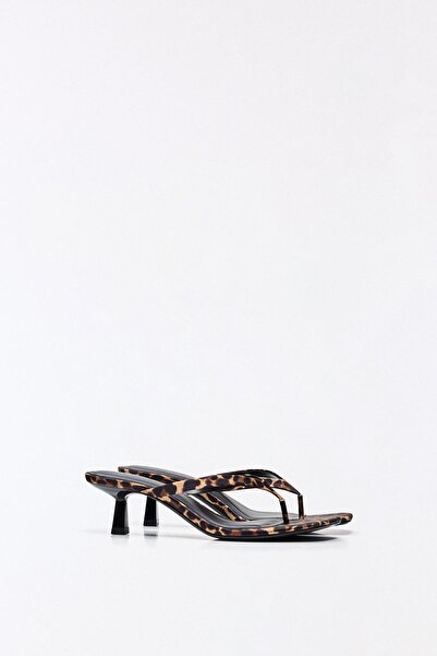 Bershka Parmak arası topuklu sandalet