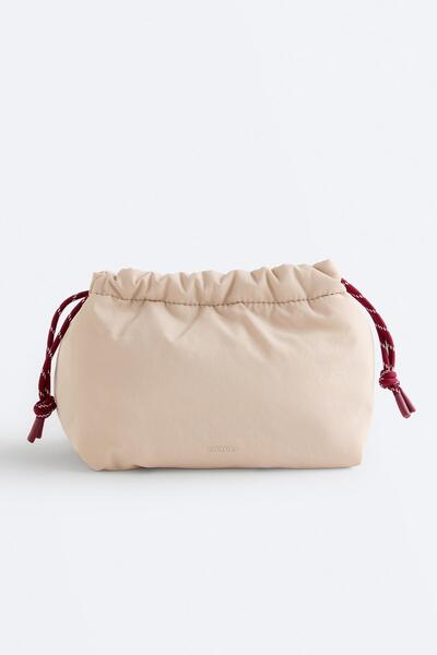 Oysho Kapitone makyaj çantası