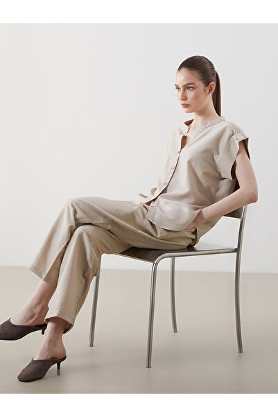 LC Waikiki بلوزة نسائية من Peak New Season ذات ياقة مطوية