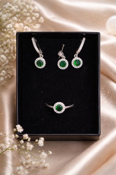 Zümrüt 925 Ayar Gümüş Yeşili Taşlı Halo Set – Küpe Kolye Yüzük Takım