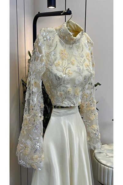 Special-DIARA A luxurious evening dress featuring a modern design