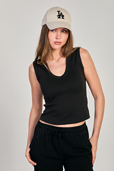 BARRELS AND OIL Women's Front and Back Deep Neckline Crop Tank Top - Black