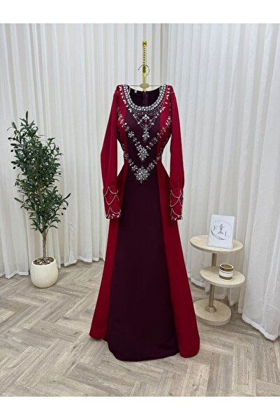 Farah Fashion This dress combines royal luxury with modern touches, featuring...