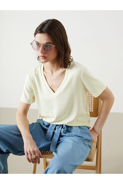 LC Waikiki Γυναικείο μπλουζάκι με λαιμόκοψη σε σχήμα V Özmarka New Season