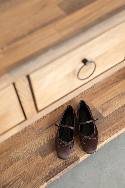 STRASWANS Maxy Kadın Fiyonk Detay Saten Babet Kahve