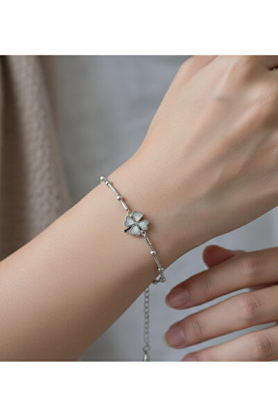 stainless steell سوار فولاذي بسلسلة فضية اللون ونقش البرسيم