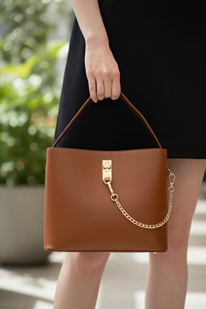 GIG Multi-Pocket Hand and Shoulder Bag with Front Chain