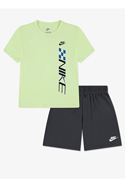 Nike طقم شورت تي شيرت أخضر للأولاد