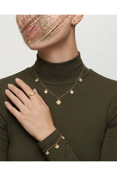 Un Delicate women's accessory set, luxury gold jewelry