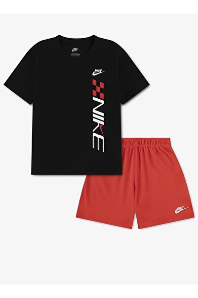 Nike تي شيرت وشورت للأولاد باللون الأسود 86N719-R35