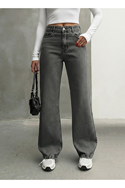 bluemarlin بنطلون بوي فريند بخصر مطاطي وجيوب خلفية مع مشبك حزام وتطريز G على ...