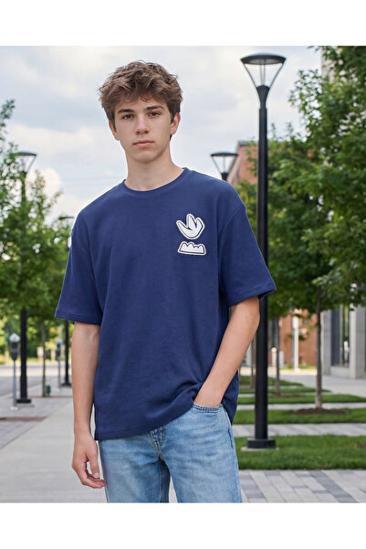 REDTAG تيشيرت مطبوع باللون الكحلي للأولاد الكبار