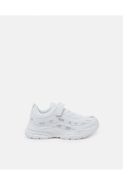 REDTAG حذاء رياضي أبيض ذو ملمس بارز للبنات الكبيرات