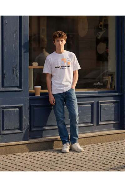 REDTAG تي شيرت أبيض مطبوع للأولاد الكبار