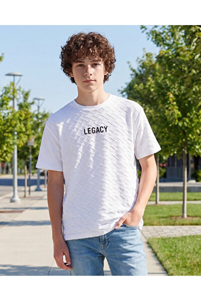 REDTAG تي شيرت أبيض مطبوع للأولاد الكبار