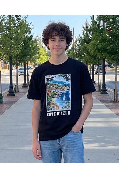 REDTAG تيشيرت أسود مطبوع كبير الحجم للأولاد الكبار