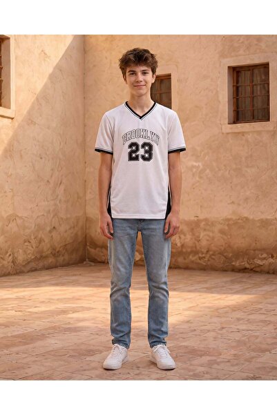 REDTAG تيشيرت رياضي أبيض للأولاد الكبار