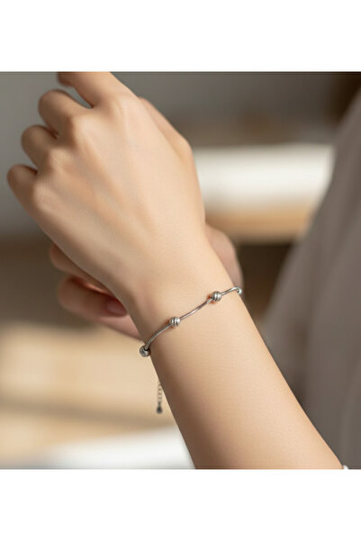 stainless steell سوار فولاذي بسلسلة فضية اللون ونقش كرة فضية