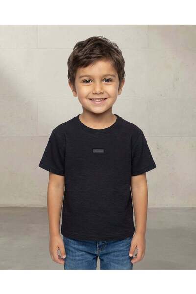 REDTAG تيشيرت أسود للأولاد من قماش السيرساكر