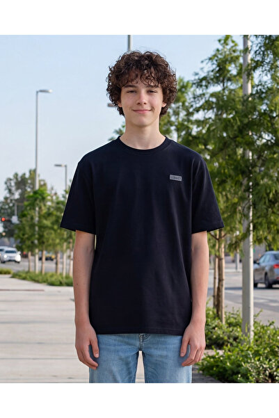 REDTAG تيشيرت أسود سادة للأولاد الكبار