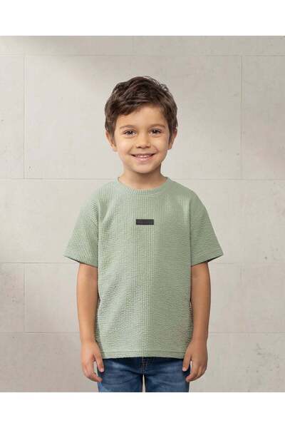 REDTAG تيشيرت أولادي زيتوني اللون بنقشة سيرساكر