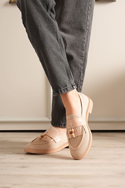 BellaPiede حذاء نسائي كاجوال بكعب قصير مزين بالخرز باللون البيج BP30MS01B