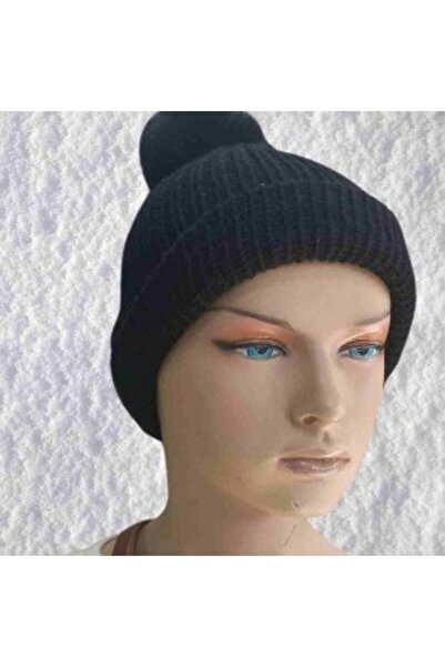sylar Hand-knitted warm winter beanie in black, made from a natural wool and ...