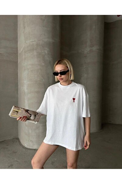 Vinales Women's White Crew Neck Heart Embroidered T-Shirt