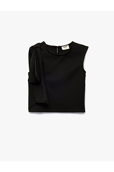 Koton Kolsuz Bisiklet Yaka Aplike Detaylı Crop Bluz