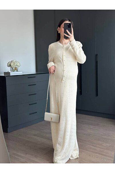 Tugen Co فستان ماكسي مزين بأزرار من اللؤلؤ وتفاصيل من الدانتيل