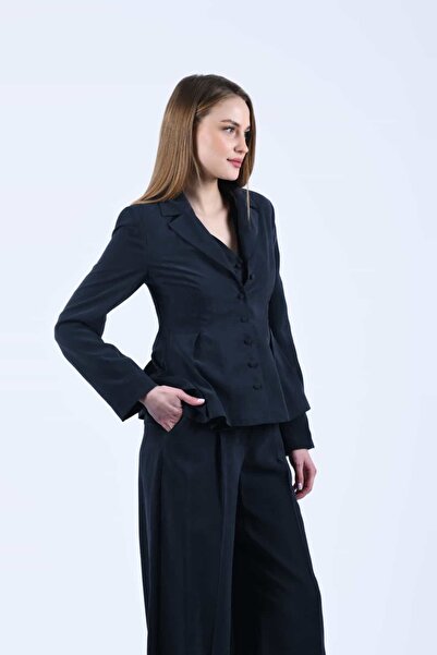 la luce Siyah Çok Düğmeli Kısa Blazer - QC107