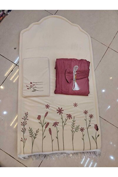 RUG سجادة صلاة بتطريز وردي مع ثوب صلاة بلون توتي (فوشي غامق) لمظهر دافئ.