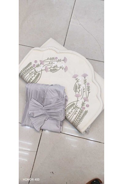 RUG A modern prayer set in gray, the rug is decorated with lilac rose embroid...