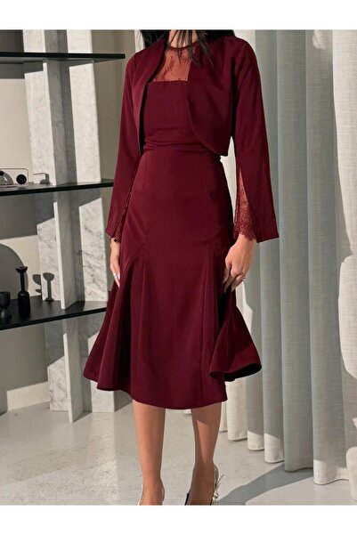 REVE Elegant burgundy midi dress, two pieces with soft Lace details on the sl...
