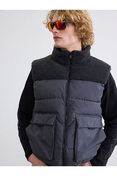 LC Waikiki Peak New Season Standard Fit Stand Collar Men's Puffer Vest
