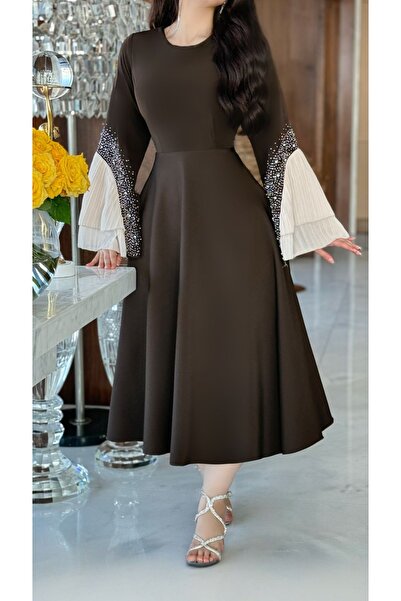 STAYILK DRESSES A soft dress in a warm chocolate brown color 🤎🤎