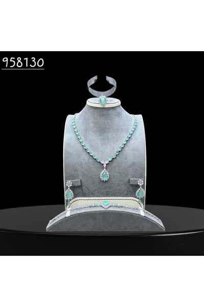 Arjwan Accessories A stunning women's jewelry accessory set