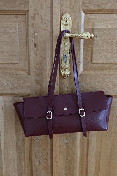 Tina İstanbul Ορθογώνια καθημερινή τσάντα ώμου με αγκράφα ζώνης, μπορντό